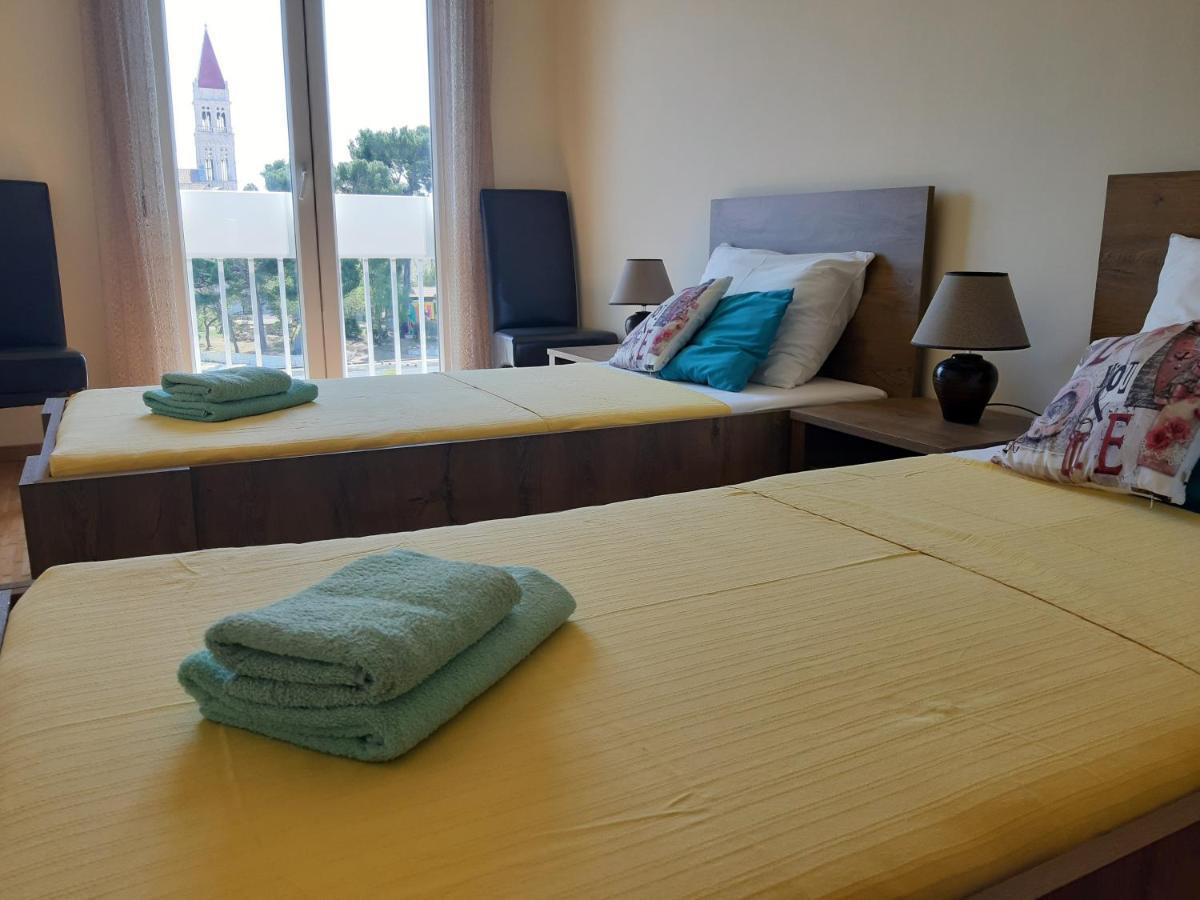 Apartman Petrovic City Center Trogir Exterior foto